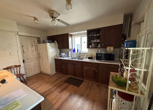 1127 Sycamore St, Connellsville, PA 15425