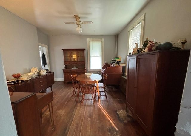 1127 Sycamore St, Connellsville, PA 15425