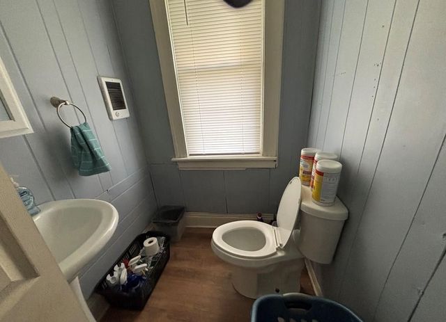 1127 Sycamore St, Connellsville, PA 15425