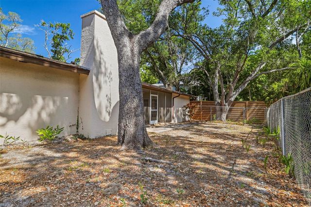 2749 GREENDALE DRIVE, Sarasota, FL 34232