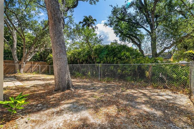 2749 GREENDALE DRIVE, Sarasota, FL 34232