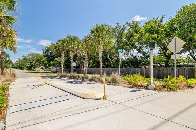 2749 GREENDALE DRIVE, Sarasota, FL 34232