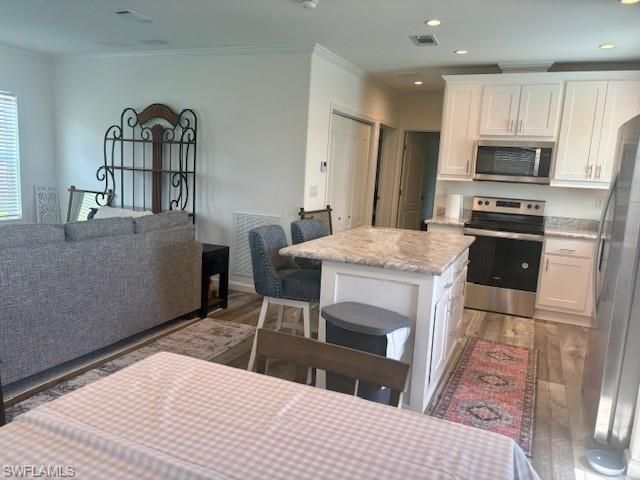 302 Shoreland DR, Fort Myers, FL 33905