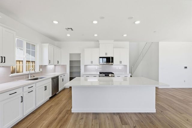 1424 Whitewater Way, Lincoln, CA 95648