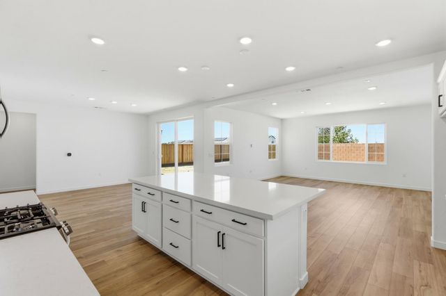 1424 Whitewater Way, Lincoln, CA 95648