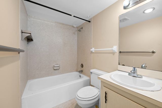4156 Inverrary Drive 210, Lauderhill, FL 33319