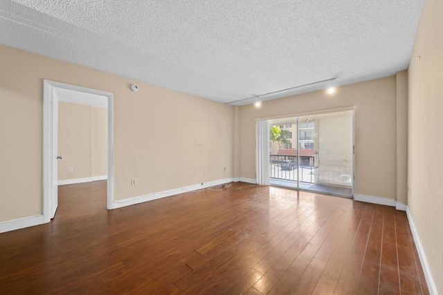 4156 Inverrary Drive 210, Lauderhill, FL 33319