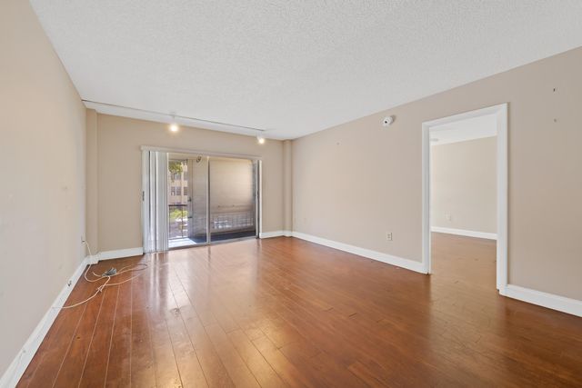 4156 Inverrary Drive 210, Lauderhill, FL 33319