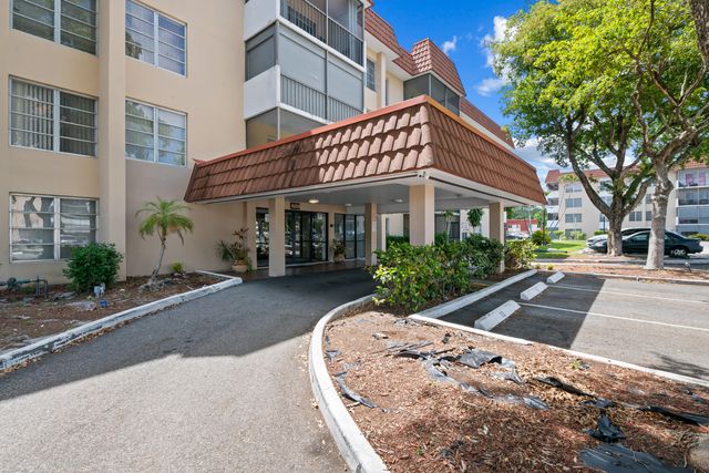 4156 Inverrary Drive 210, Lauderhill, FL 33319