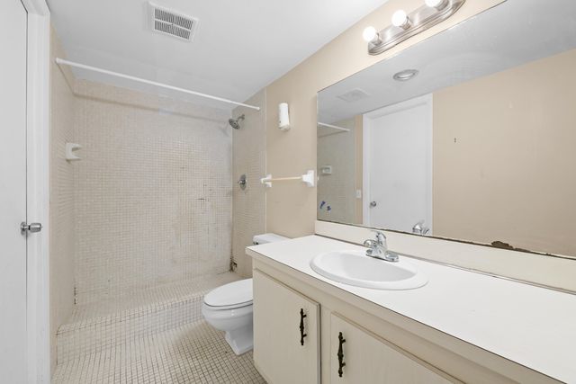 4156 Inverrary Drive 210, Lauderhill, FL 33319