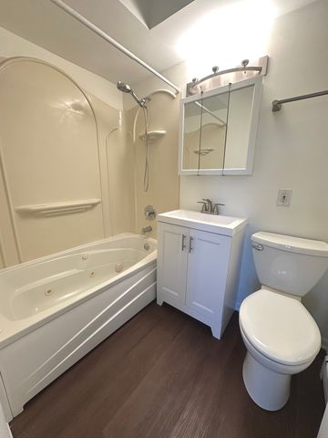 2331 Ogden Avenue 4, Downers Grove, IL 60515