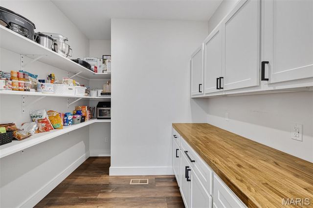 5601 Forest Drive, Hillsboro, MO 63050