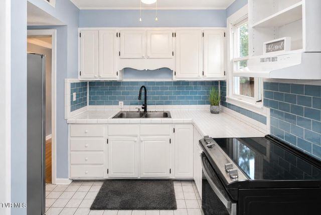 1528 East Sevier Avenue, Kingsport, TN 37664