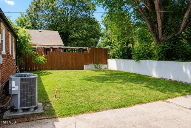 1528 East Sevier Avenue, Kingsport, TN 37664