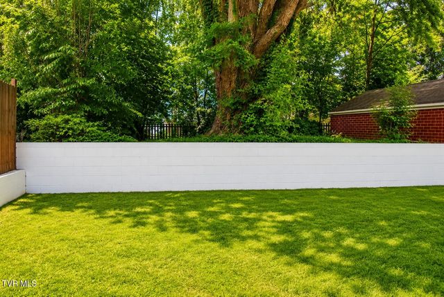 1528 East Sevier Avenue, Kingsport, TN 37664