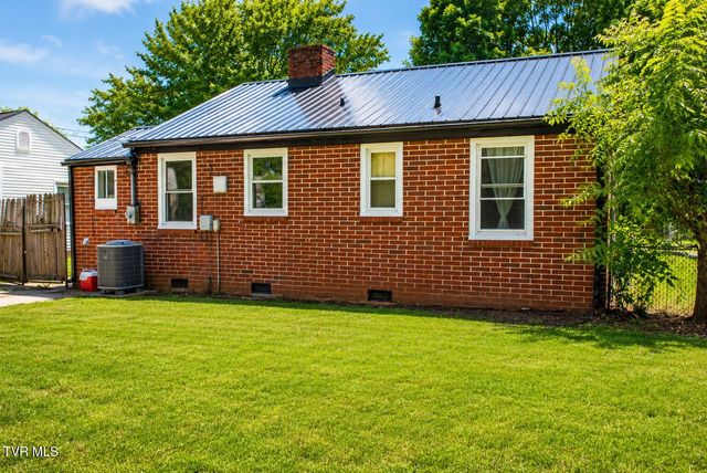 1528 East Sevier Avenue, Kingsport, TN 37664