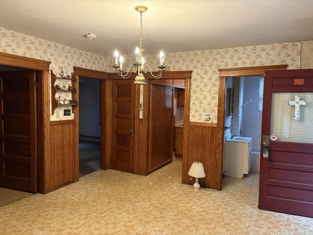 52 Carpenter St, Seekonk, MA 02771