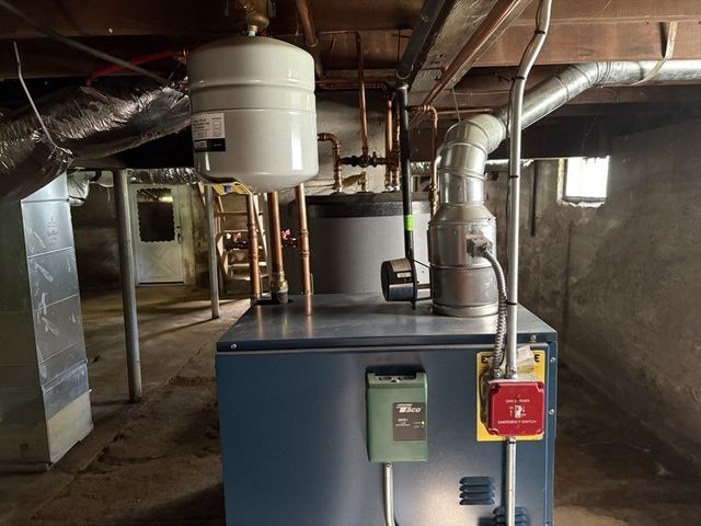 52 Carpenter St, Seekonk, MA 02771