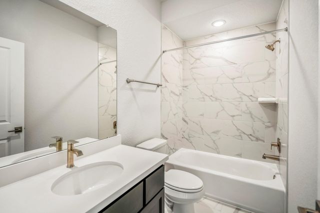 1715 Cathedral Bend Drive, Missouri City, TX 77459