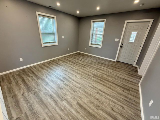 1061 E 600 S, Fort Branch, IN 47648