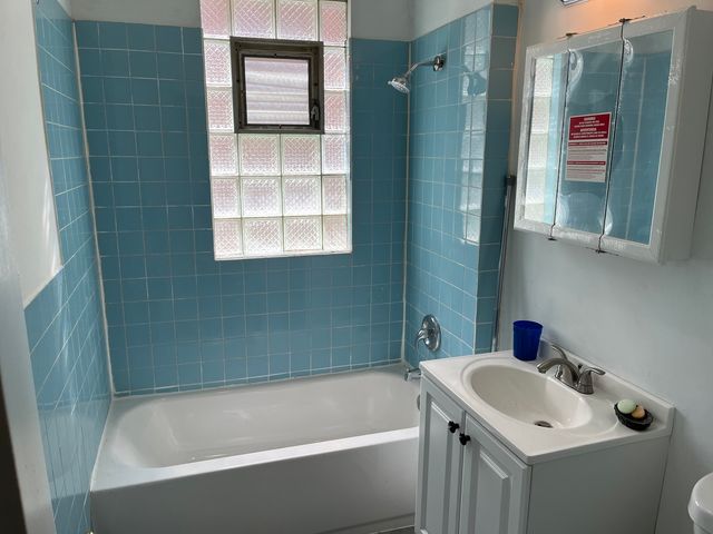 6916 S Lowe Avenue, Chicago, IL 60621