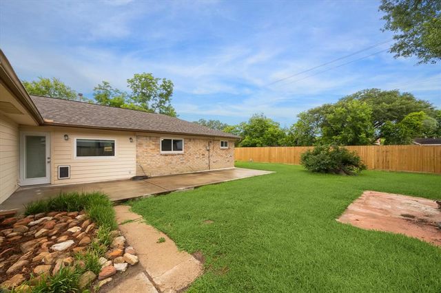 2804 Neches River Drive, Pearland, TX 77584