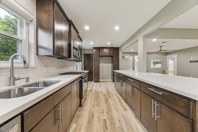 2804 Neches River Drive, Pearland, TX 77584