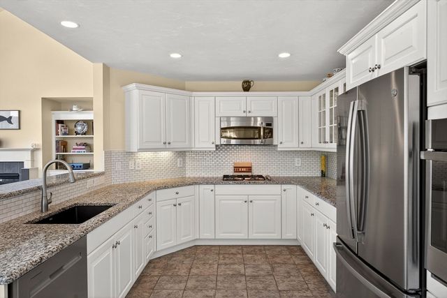 12 Prower Lndg 12, Plymouth, MA 02360