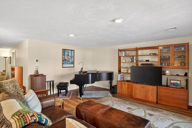 12 Prower Lndg 12, Plymouth, MA 02360