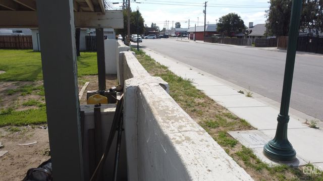 2131 1st Street, Bakersfield, CA 93304