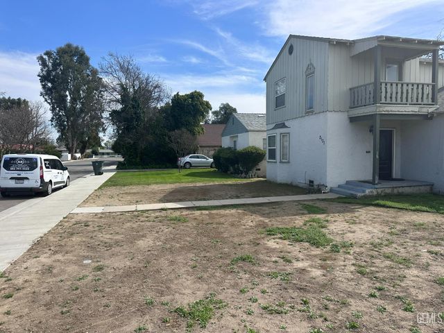 2131 1st Street, Bakersfield, CA 93304