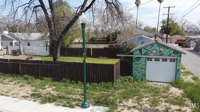 2131 1st Street, Bakersfield, CA 93304
