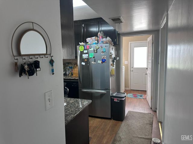 2131 1st Street, Bakersfield, CA 93304