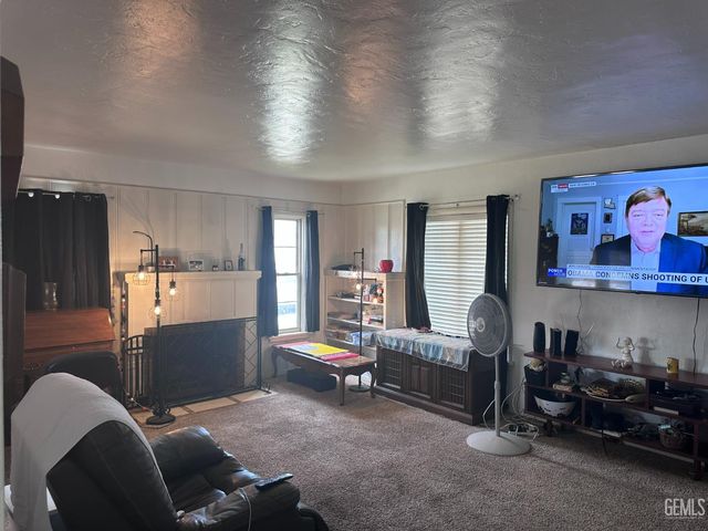 2131 1st Street, Bakersfield, CA 93304