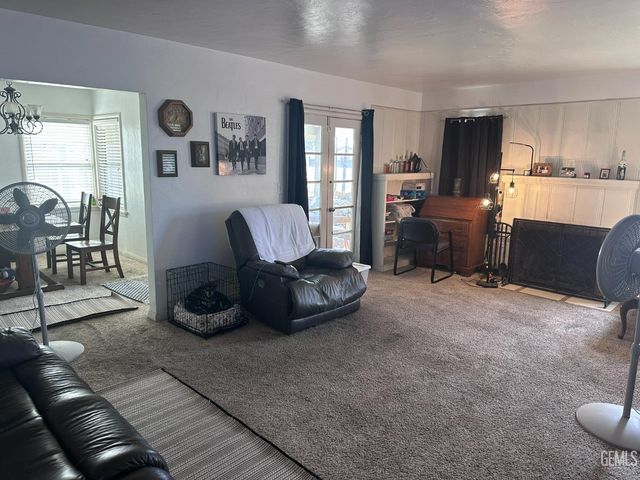 2131 1st Street, Bakersfield, CA 93304