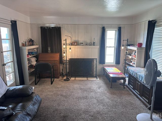 2131 1st Street, Bakersfield, CA 93304