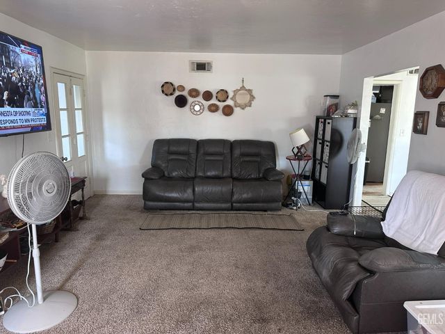 2131 1st Street, Bakersfield, CA 93304