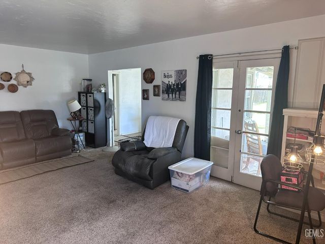 2131 1st Street, Bakersfield, CA 93304