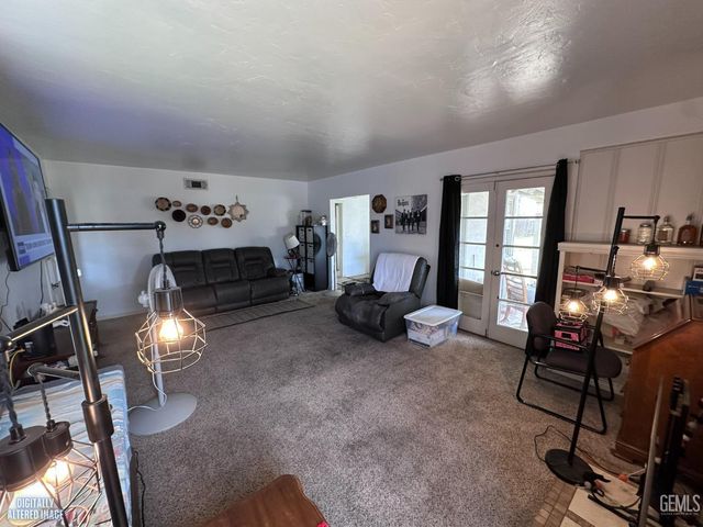 2131 1st Street, Bakersfield, CA 93304