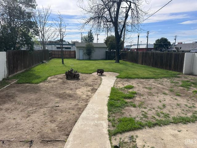 2131 1st Street, Bakersfield, CA 93304