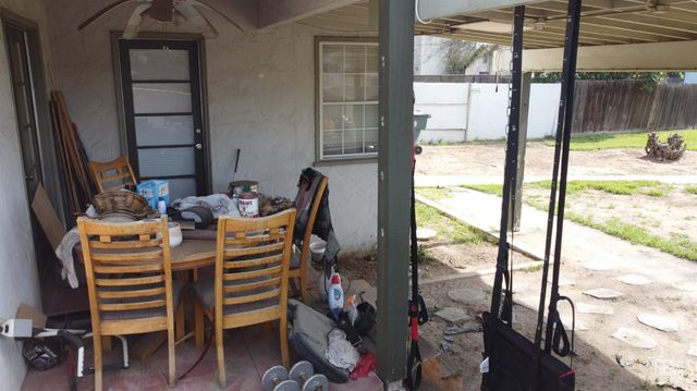 2131 1st Street, Bakersfield, CA 93304