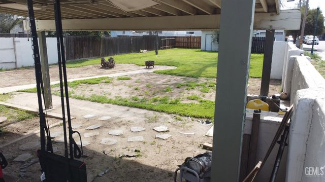 2131 1st Street, Bakersfield, CA 93304