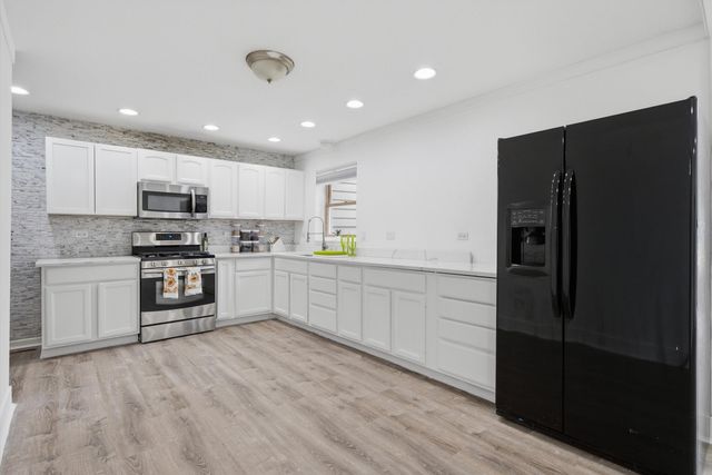 911 Kohley Road, Lisle, IL 60532