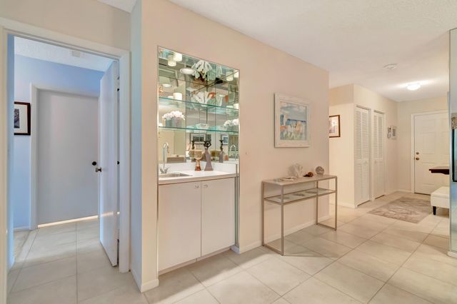 19 Westgate Lane 19f, Boynton Beach, FL 33436
