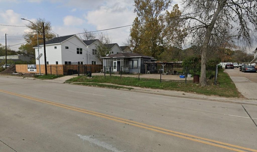 2122 W Little York Road, Houston, TX 77091