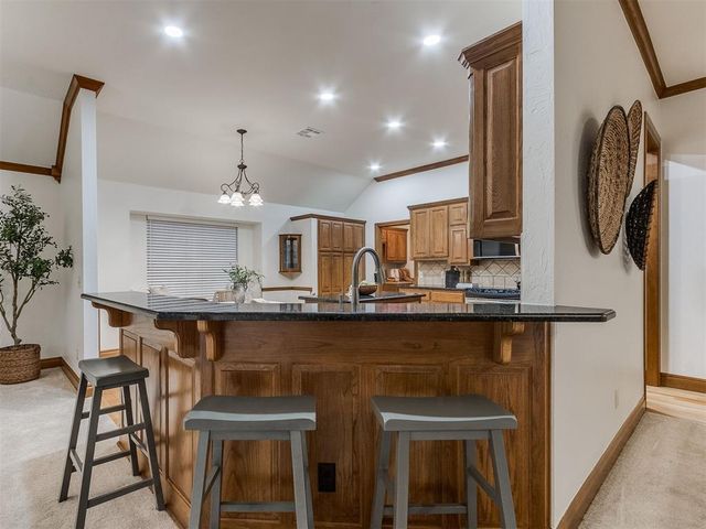 16909 Gladstone Circle, Edmond, OK 73012