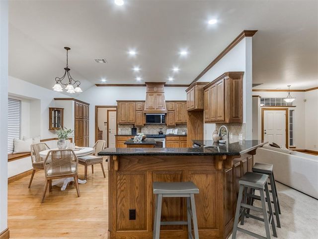 16909 Gladstone Circle, Edmond, OK 73012