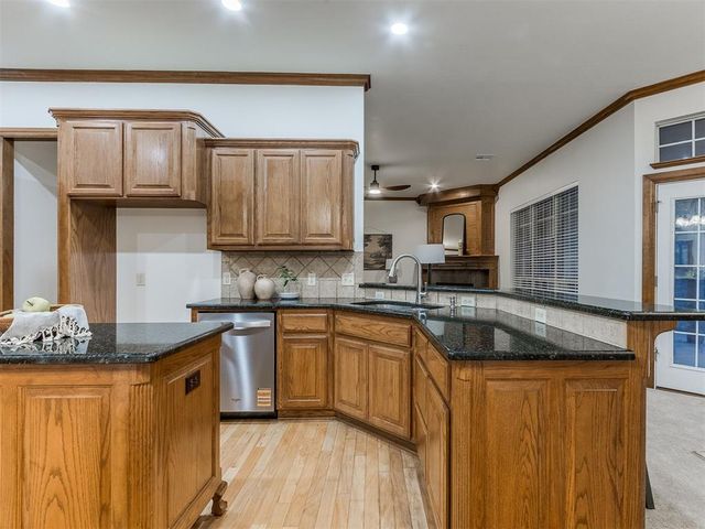 16909 Gladstone Circle, Edmond, OK 73012