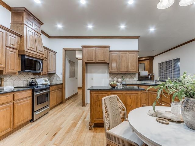 16909 Gladstone Circle, Edmond, OK 73012