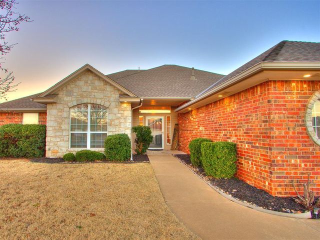 16909 Gladstone Circle, Edmond, OK 73012